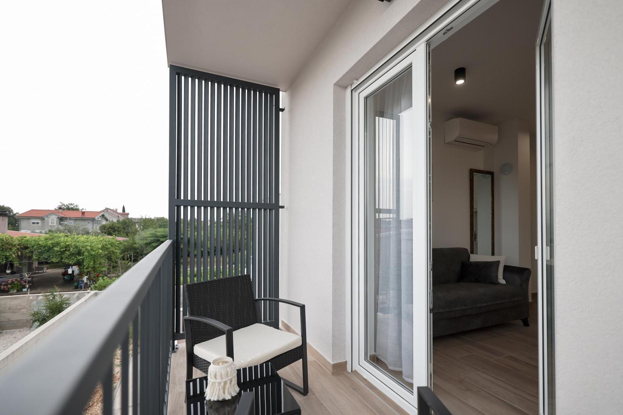 Duo Soles - With Private Parking Near Zadar *