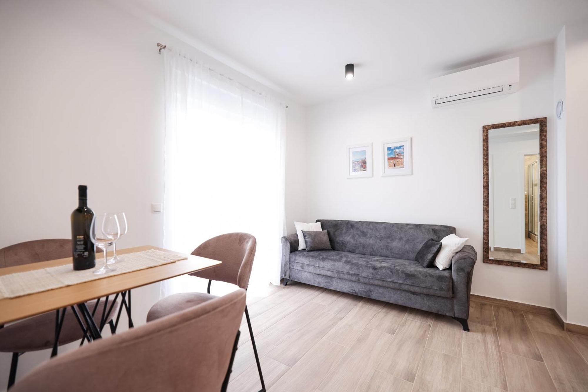 Duo Soles - With Private Parking Near Zadar * Murvica (Policnik)