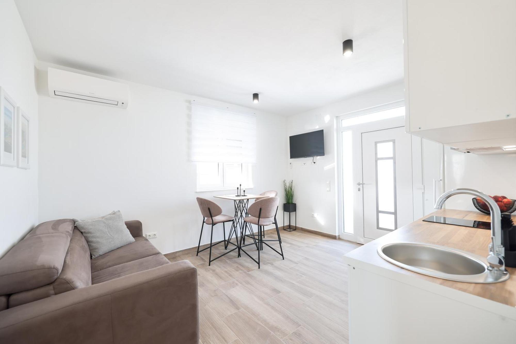Duo Soles - With Private Parking Near Zadar *