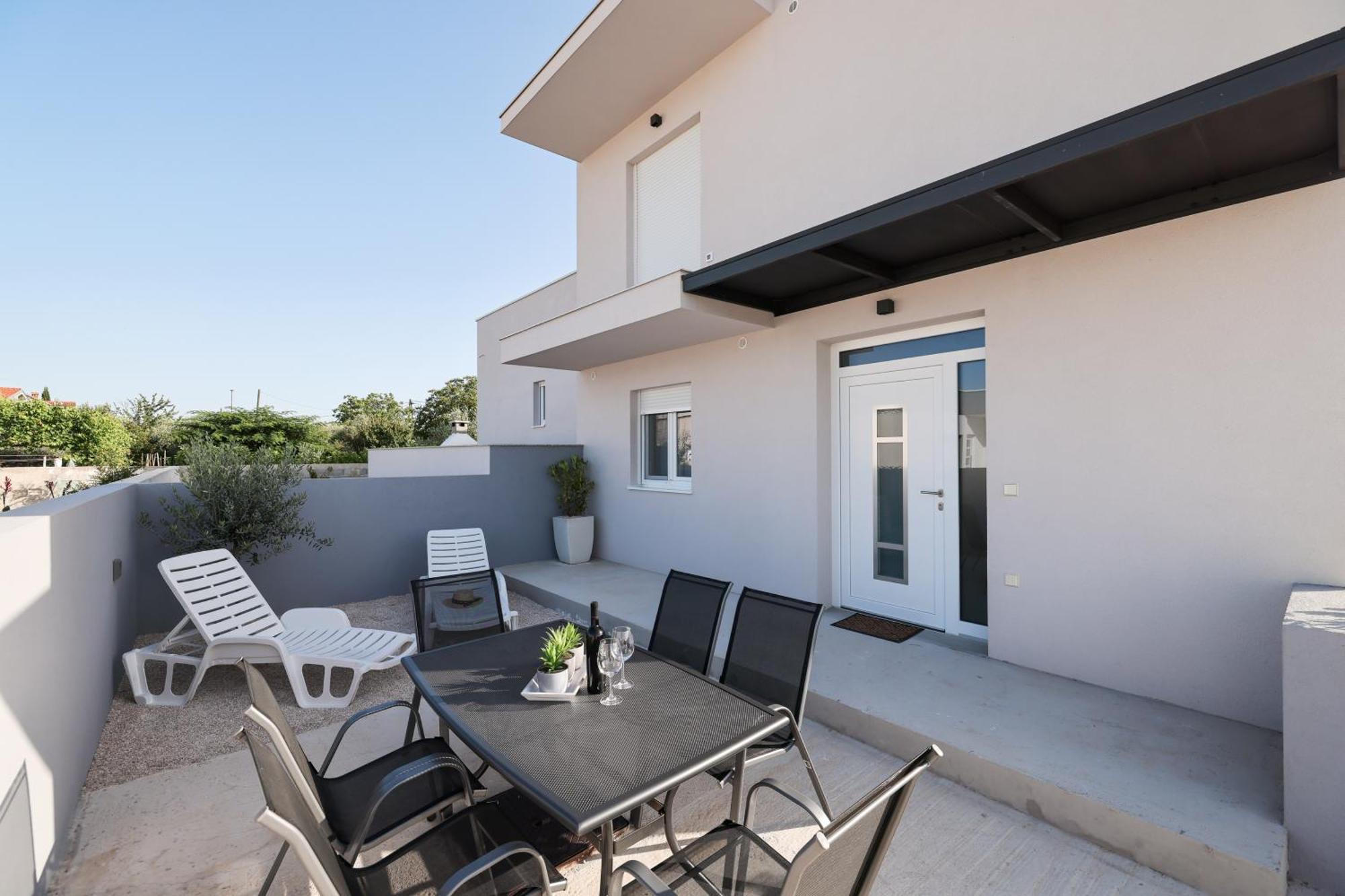 Apartamento Duo Soles - With Private Parking Near Zadar *