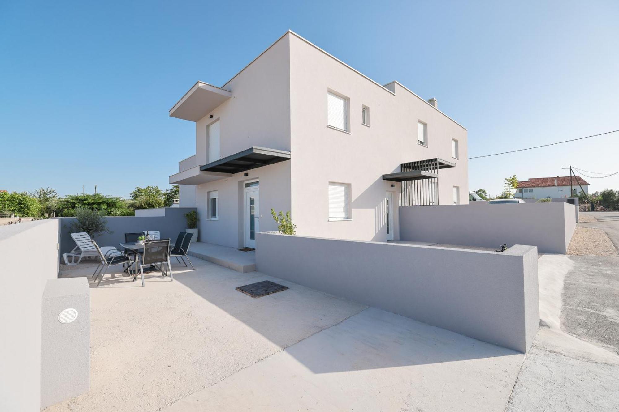 Duo Soles - With Private Parking Near Zadar Apartmán *