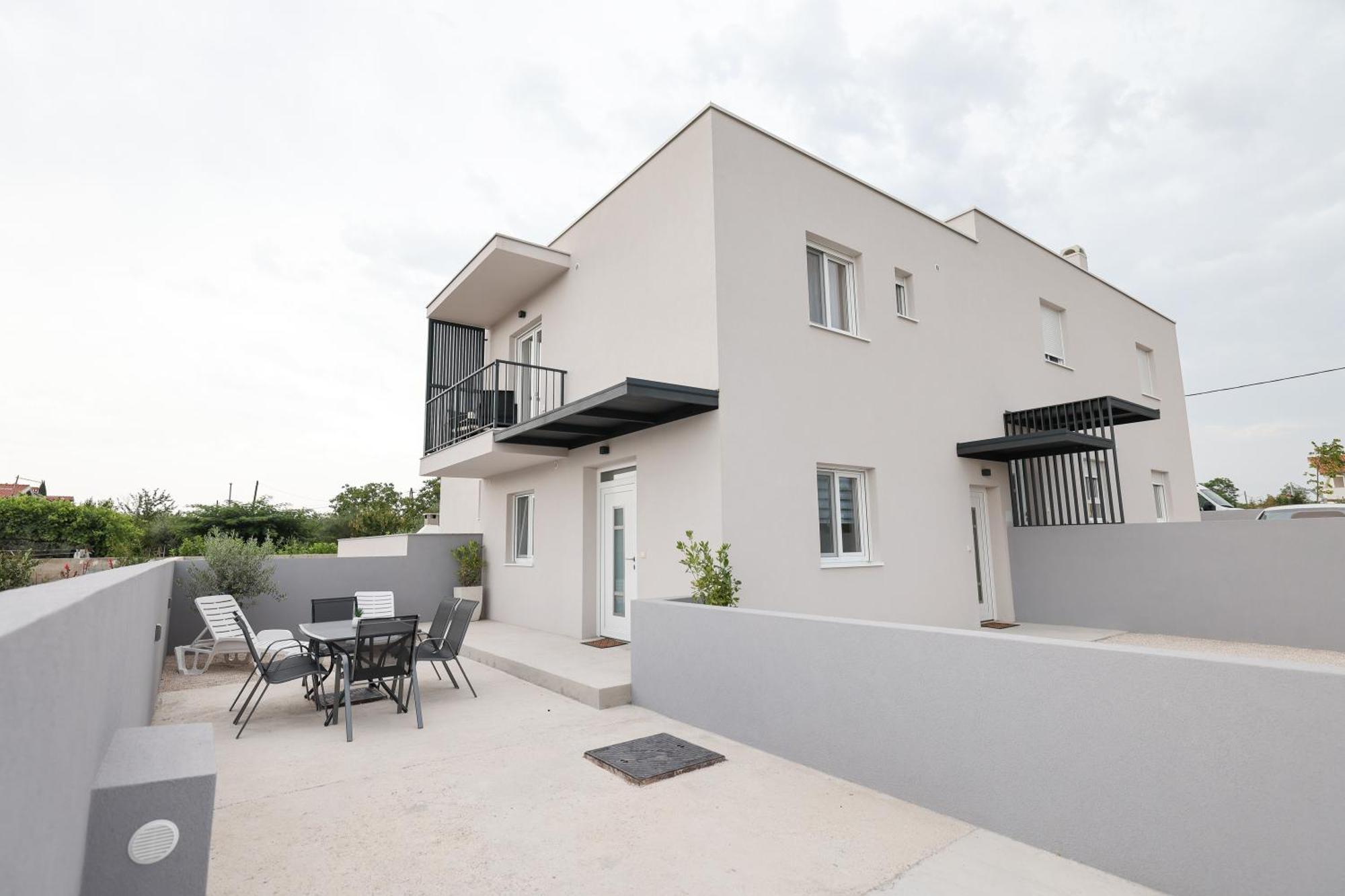 Duo Soles - With Private Parking Near Zadar Apartmán