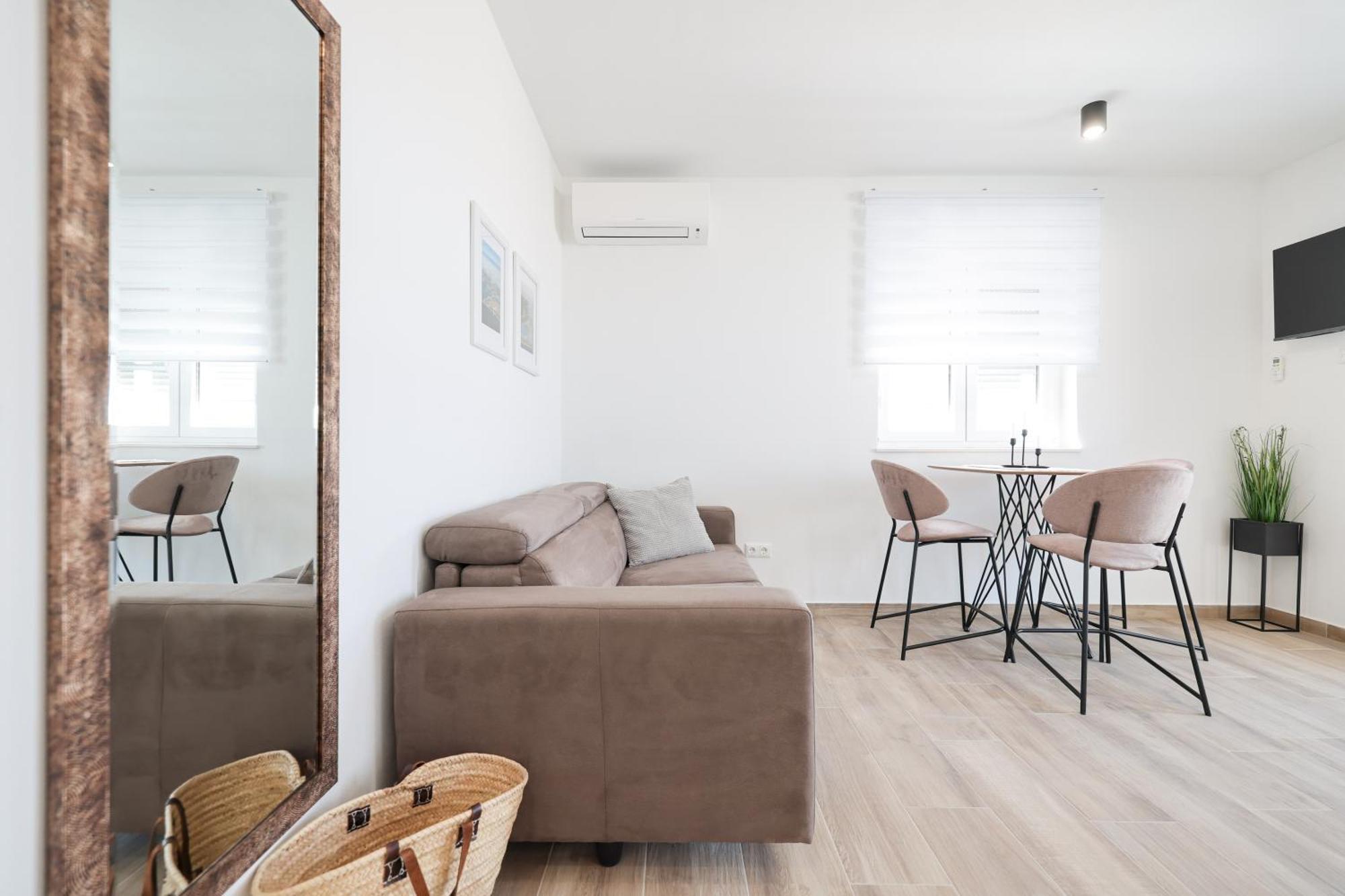 Duo Soles - With Private Parking Near Zadar *