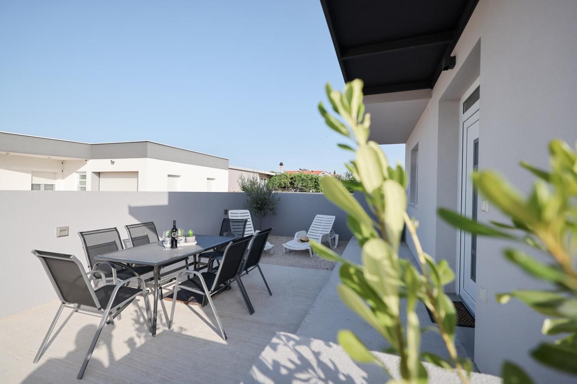 Duo Soles - With Private Parking Near Zadar Apartmán *